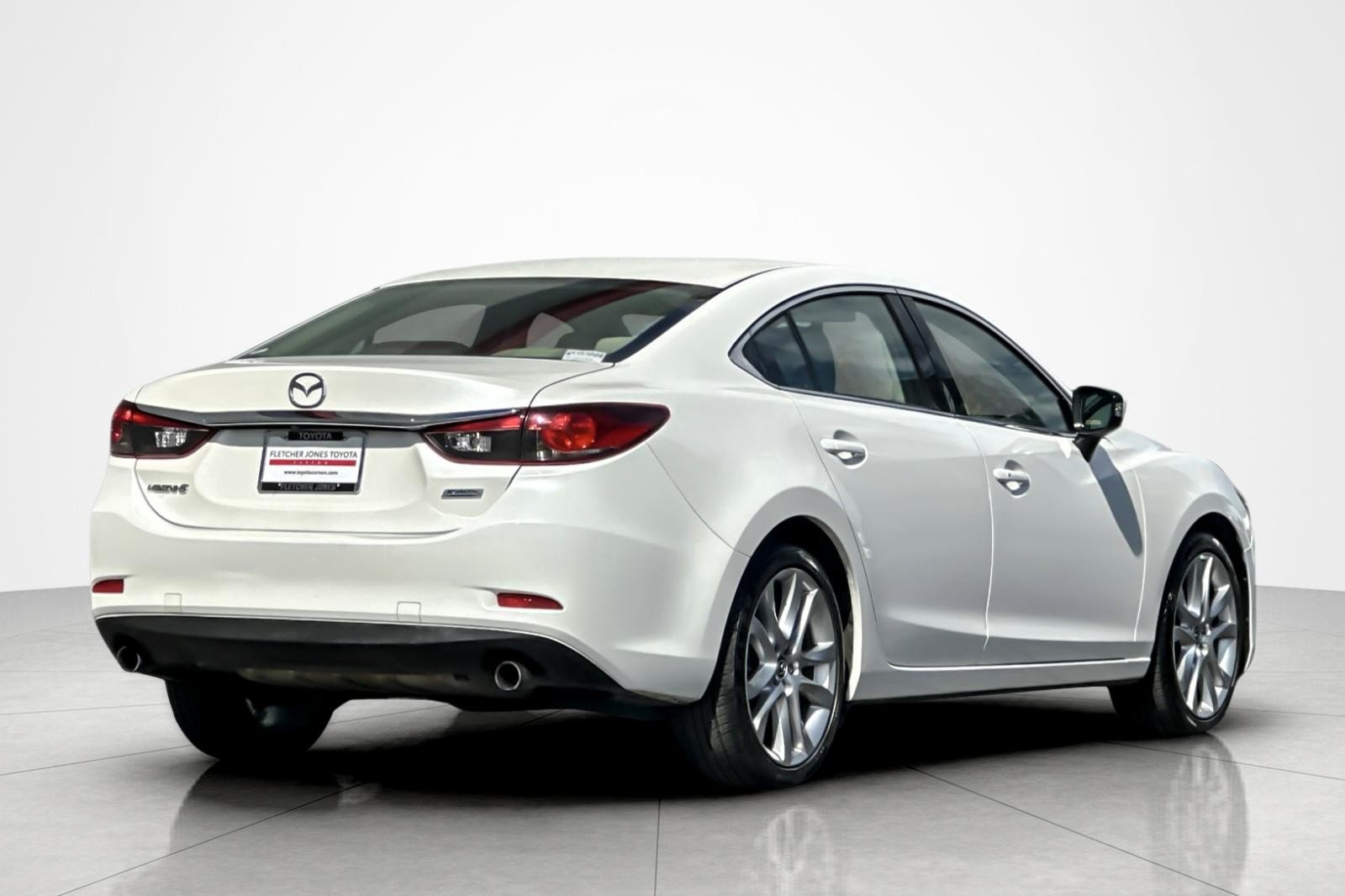 Used 2016 SNOWFLAKE WHITE PEAR Mazda i Touring image 5