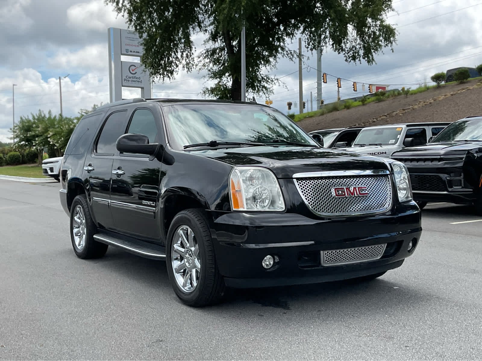 Used 2013 Onyx Black GMC Denali image 3