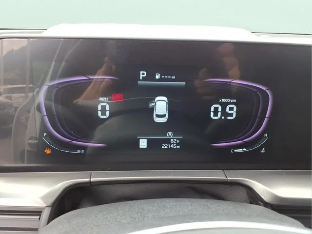 Used 2025 White Kia S image 23