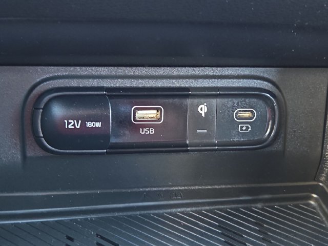 Certified Used 2024 White Pearl Kia X-Line image 28