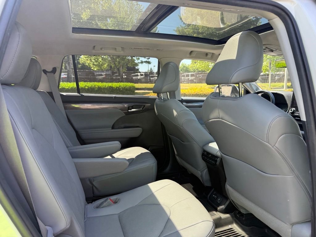 Used 2021 Blizzard Pearl Toyota Platinum image 24