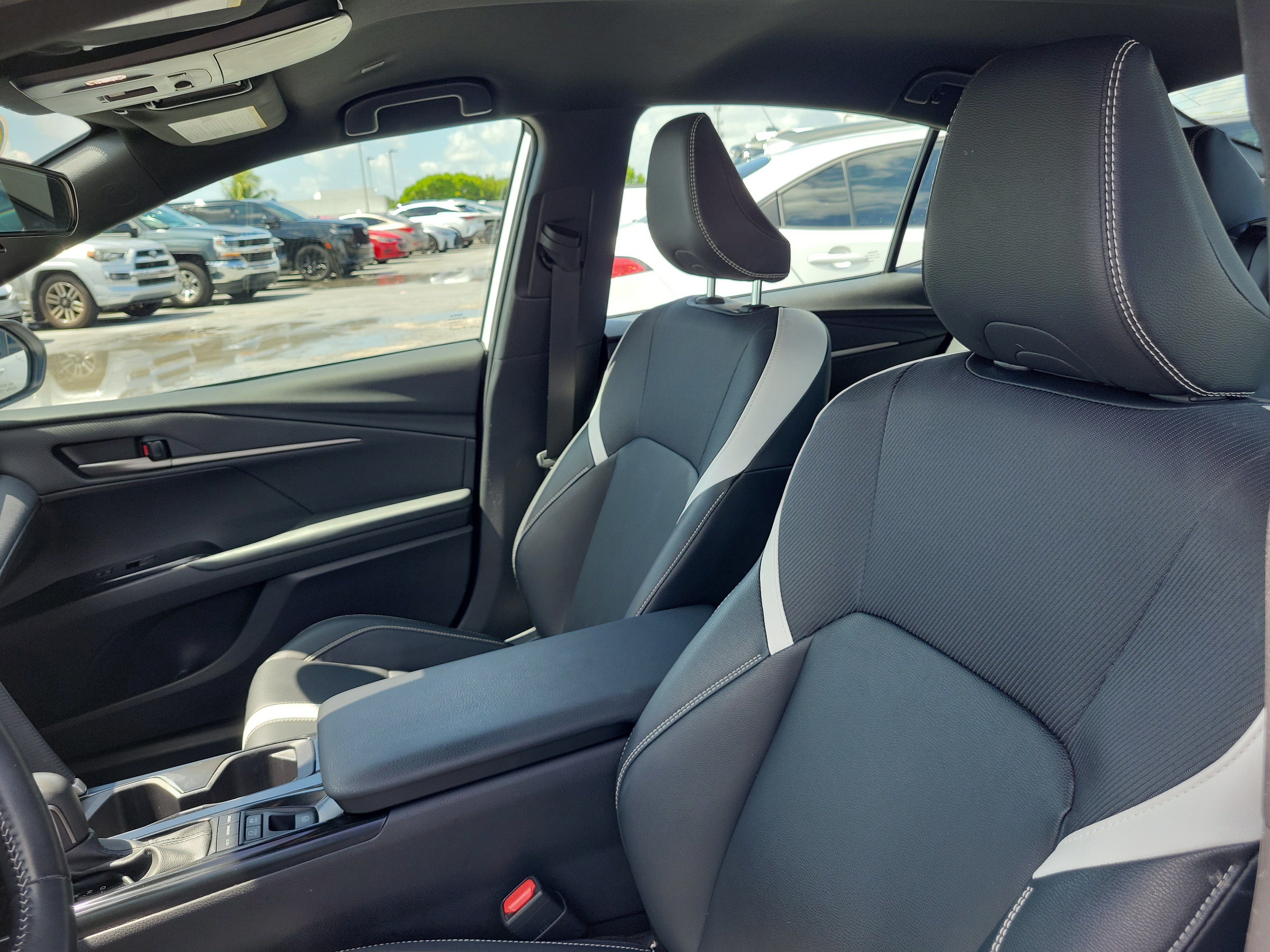 Used 2025 Ice Toyota SE image 20