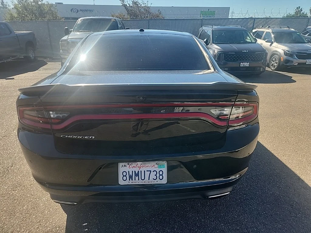 Used 2019 Black Dodge SXT image 11