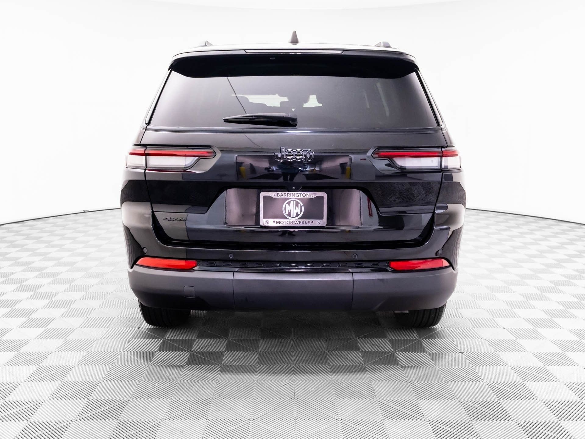 Used 2024 Black Jeep Altitude image 5