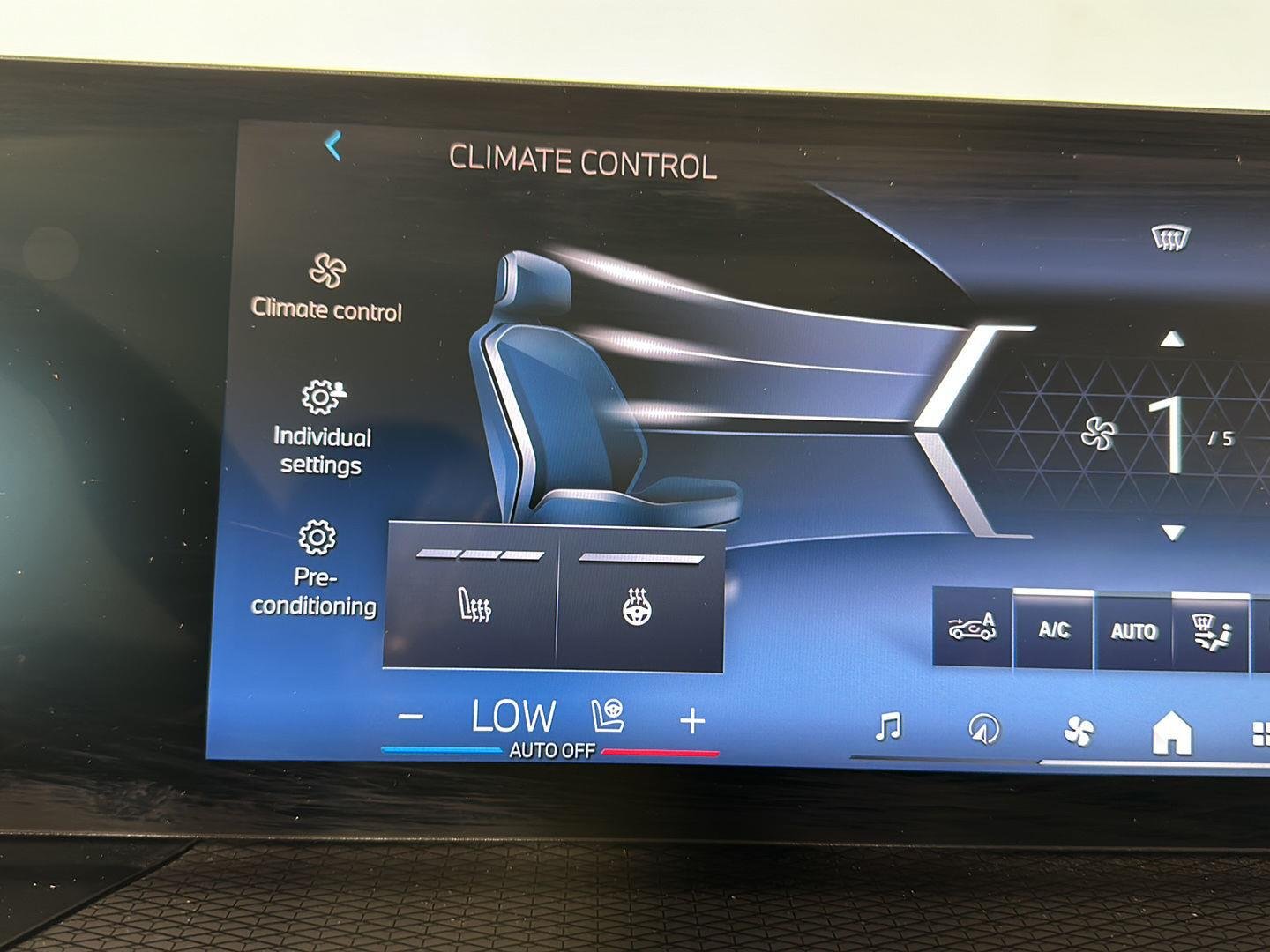 Used 2025 Black Sapphire Metallic BMW 430i xDrive image 17