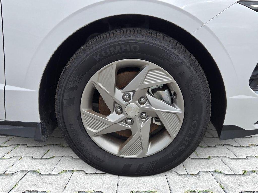 New 2026 White Hyundai SE image 4