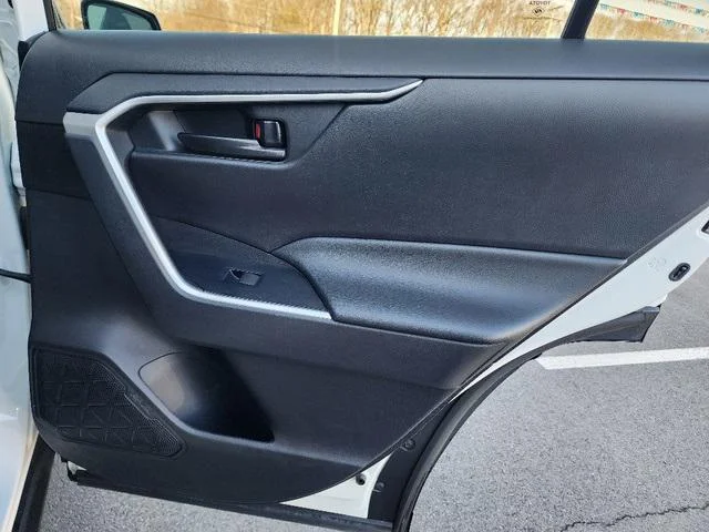 2023 Toyota RAV4 LE - Photo 16