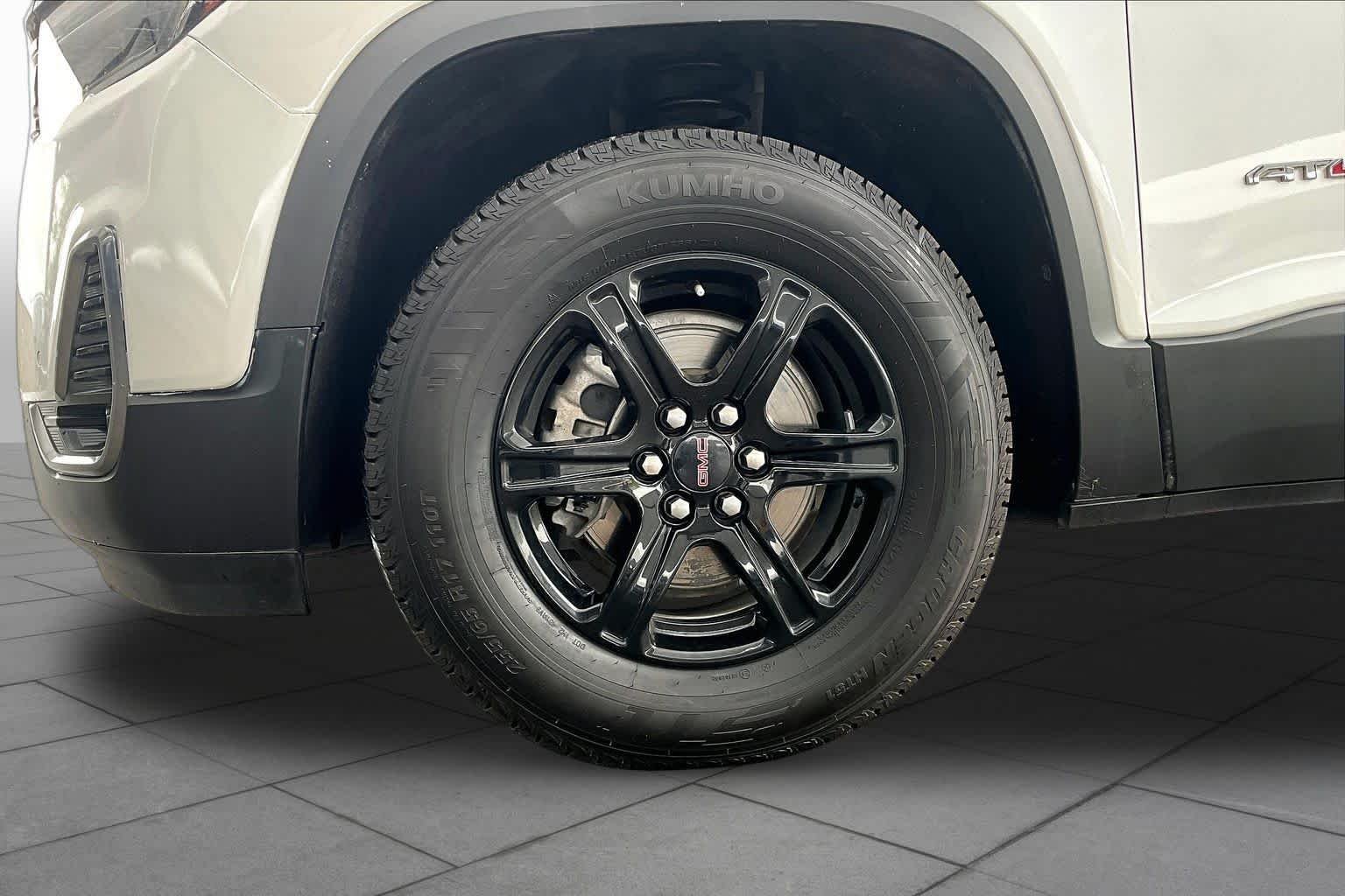 Used 2023 White Frost Tricoat GMC AT4 image 11