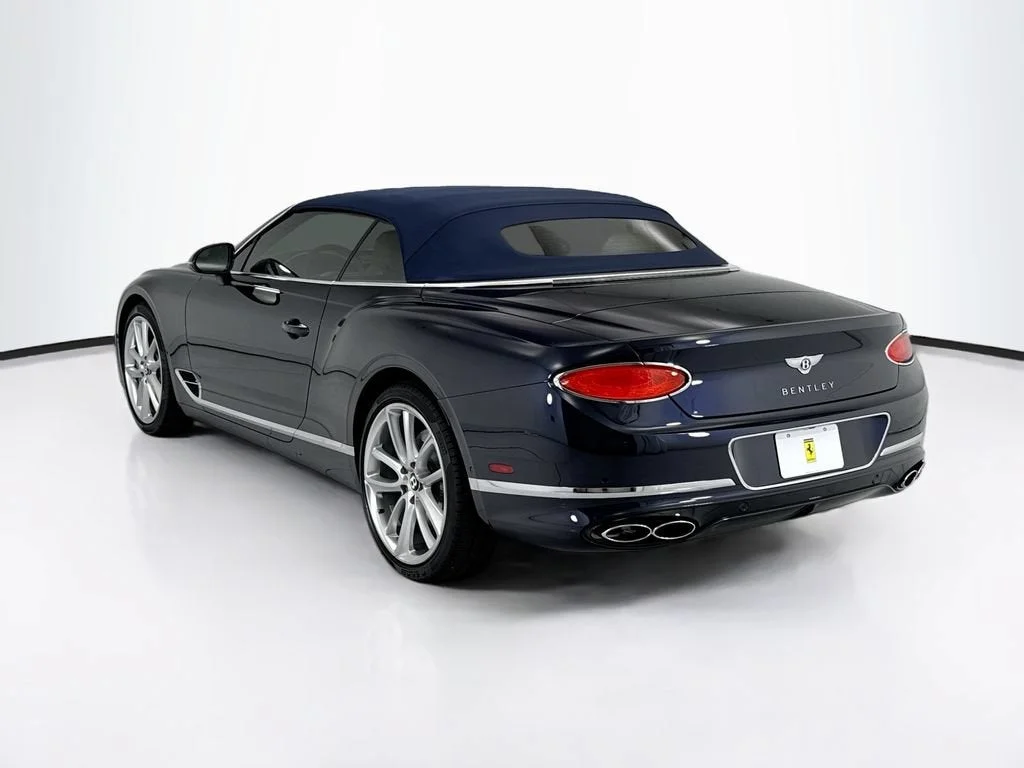 Used 2021  Bentley V8 image 15