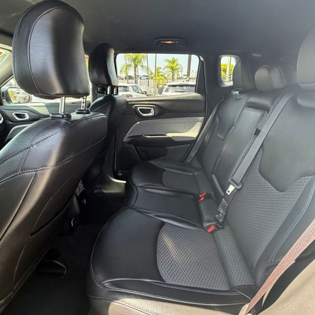 Used 2024 White Jeep Latitude image 31