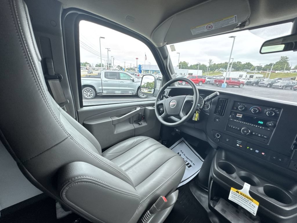 New 2025 Summit White GMC Work Van image 15