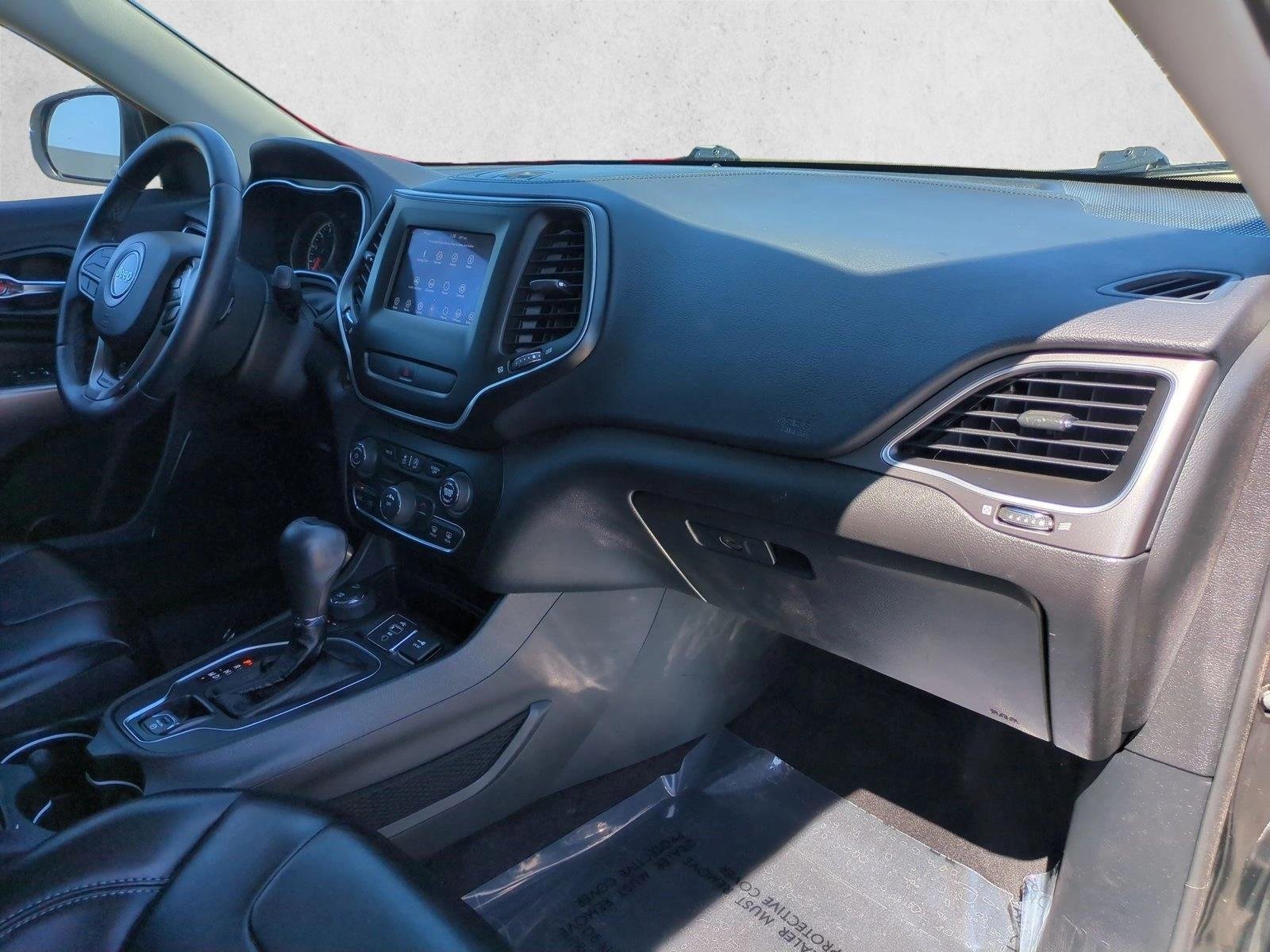 Used 2019 Diamond Black Crystal Pearlcoat Jeep Latitude Plus image 21