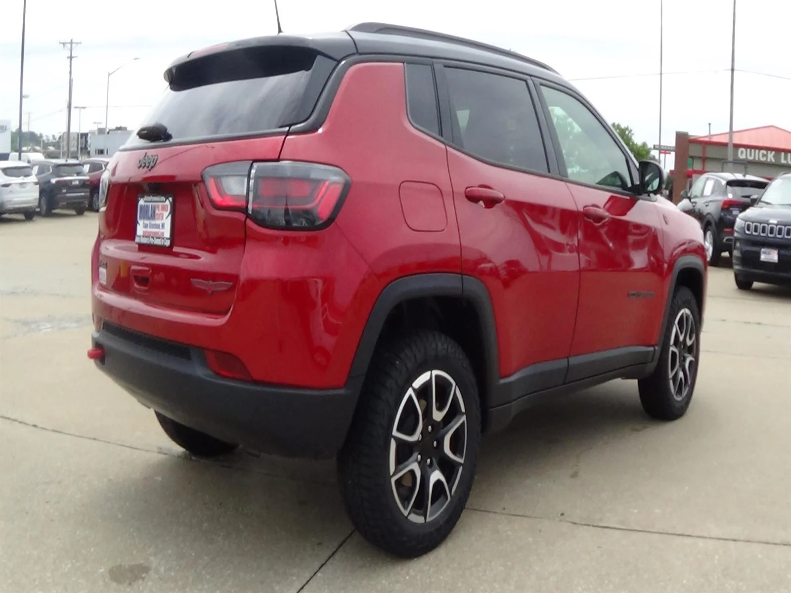 Certified Used 2024 Red Hot Pearl Coat (pr6) Jeep Trailhawk image 6