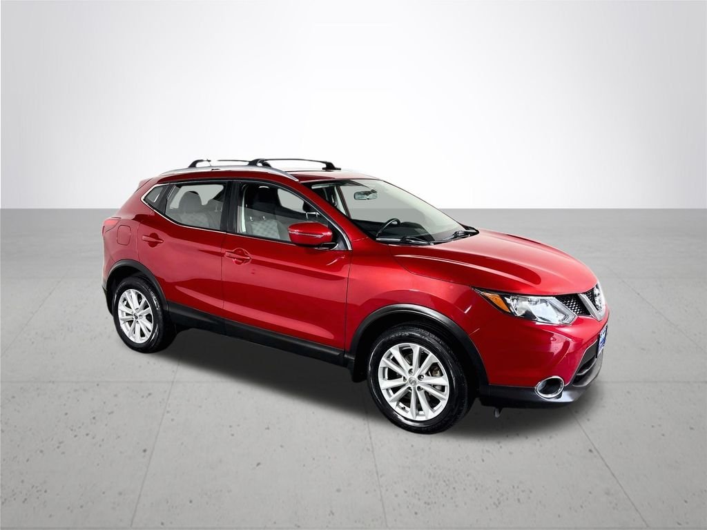 Used 2017 Red Nissan SV image 4