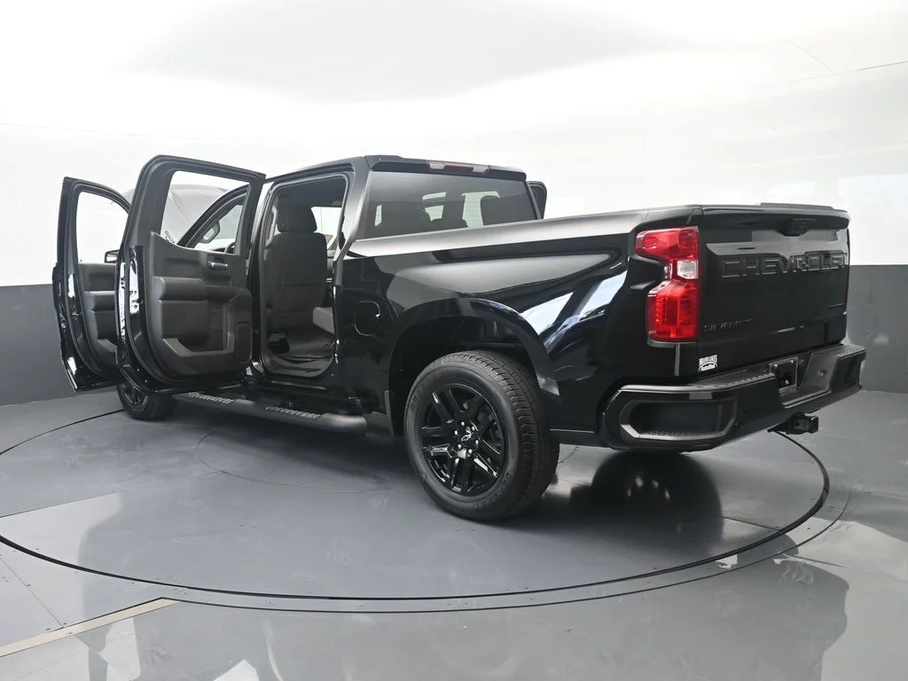 Used 2025 Black Chevrolet Custom image 77