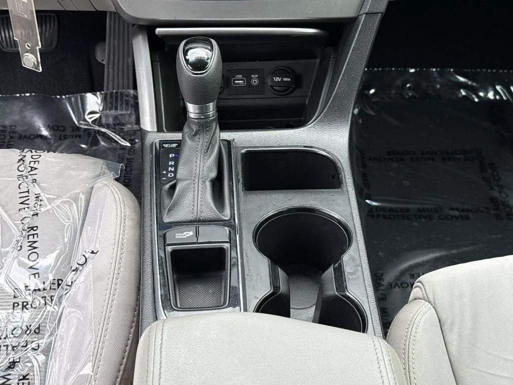 Used 2015 Silver Hyundai SE image 21
