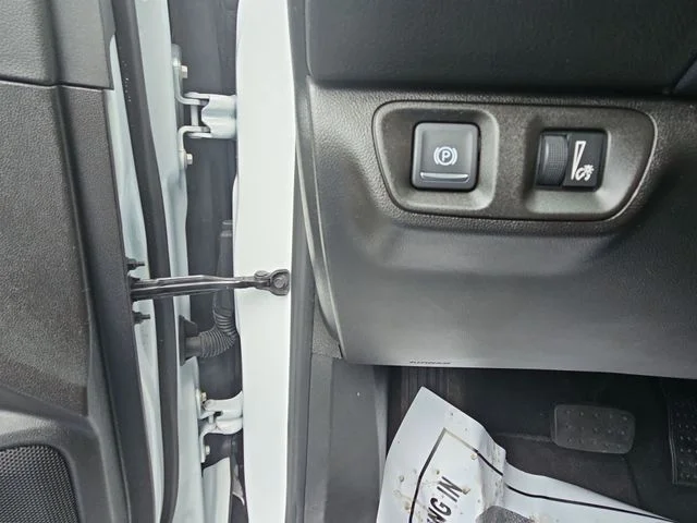 Used 2023 White GMC SLE image 38
