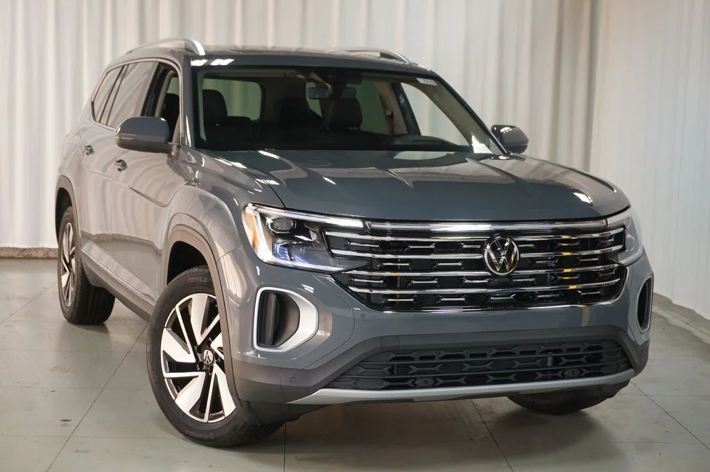New 2026 Pure Gray Volkswagen SEL image 4