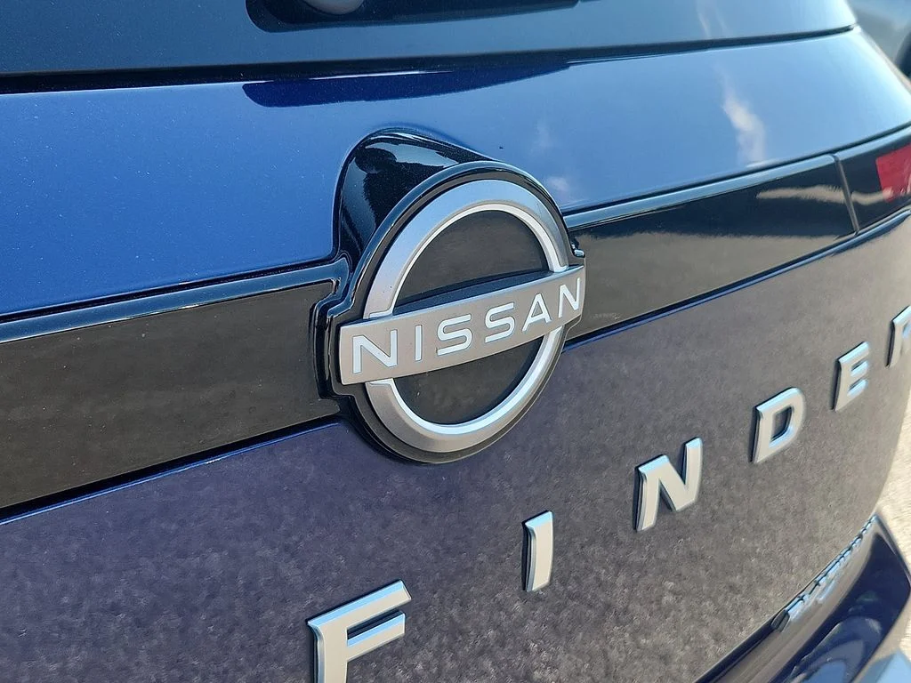 Used 2023 Blue Nissan Platinum image 31
