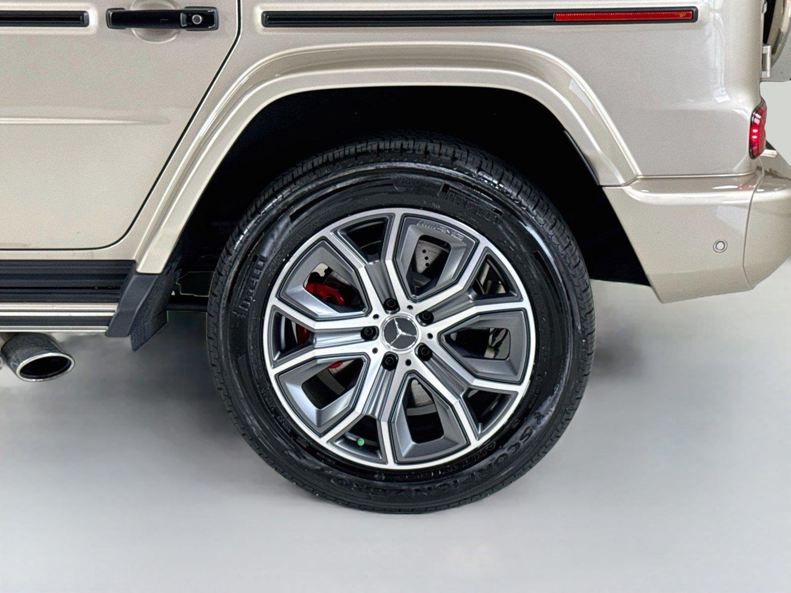Used 2026 MANUFAKTUR Desert Silver Metallic Mercedes-Benz AMG® G 63 | AMG® Cross Spoke Wheels | Performance Pkg image 44