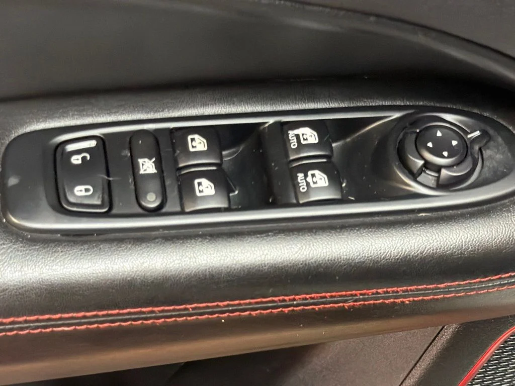 Used 2019 White Clearcoat Jeep Trailhawk image 22