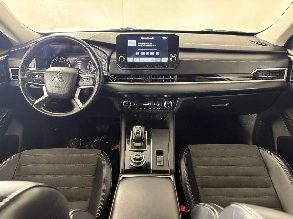Used 2024 White Mitsubishi SE image 39