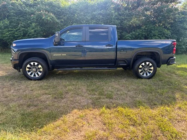 Used 2022 Blue Chevrolet Custom image 5