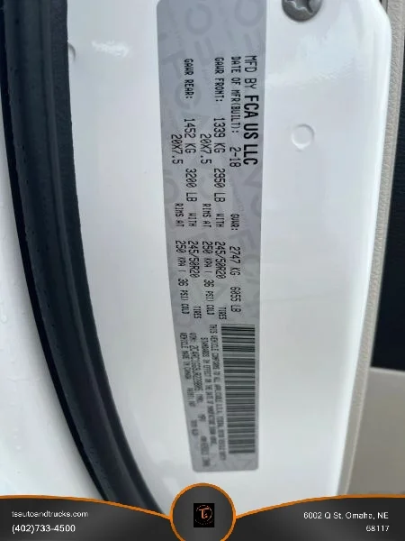 Used 2018 White Chrysler Limited Minivan 4D image 26
