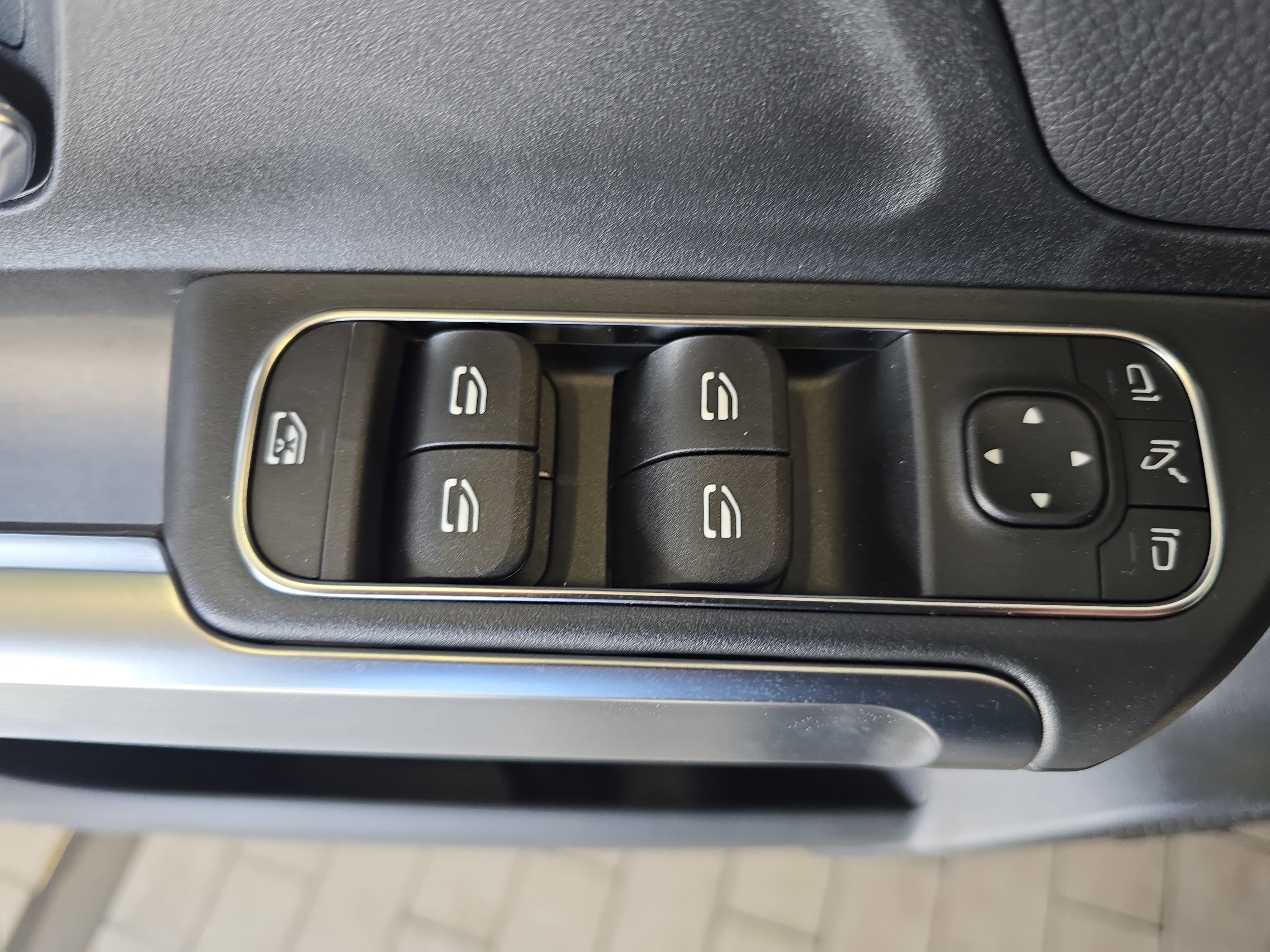 New 2026 Mountain Grey Metallic Mercedes-Benz GLB250 image 28