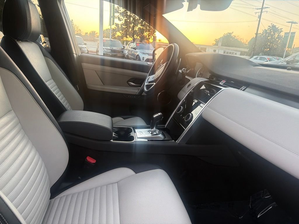 Used 2022 Byron Blue Metallic Land Rover S R-Dynamic image 4