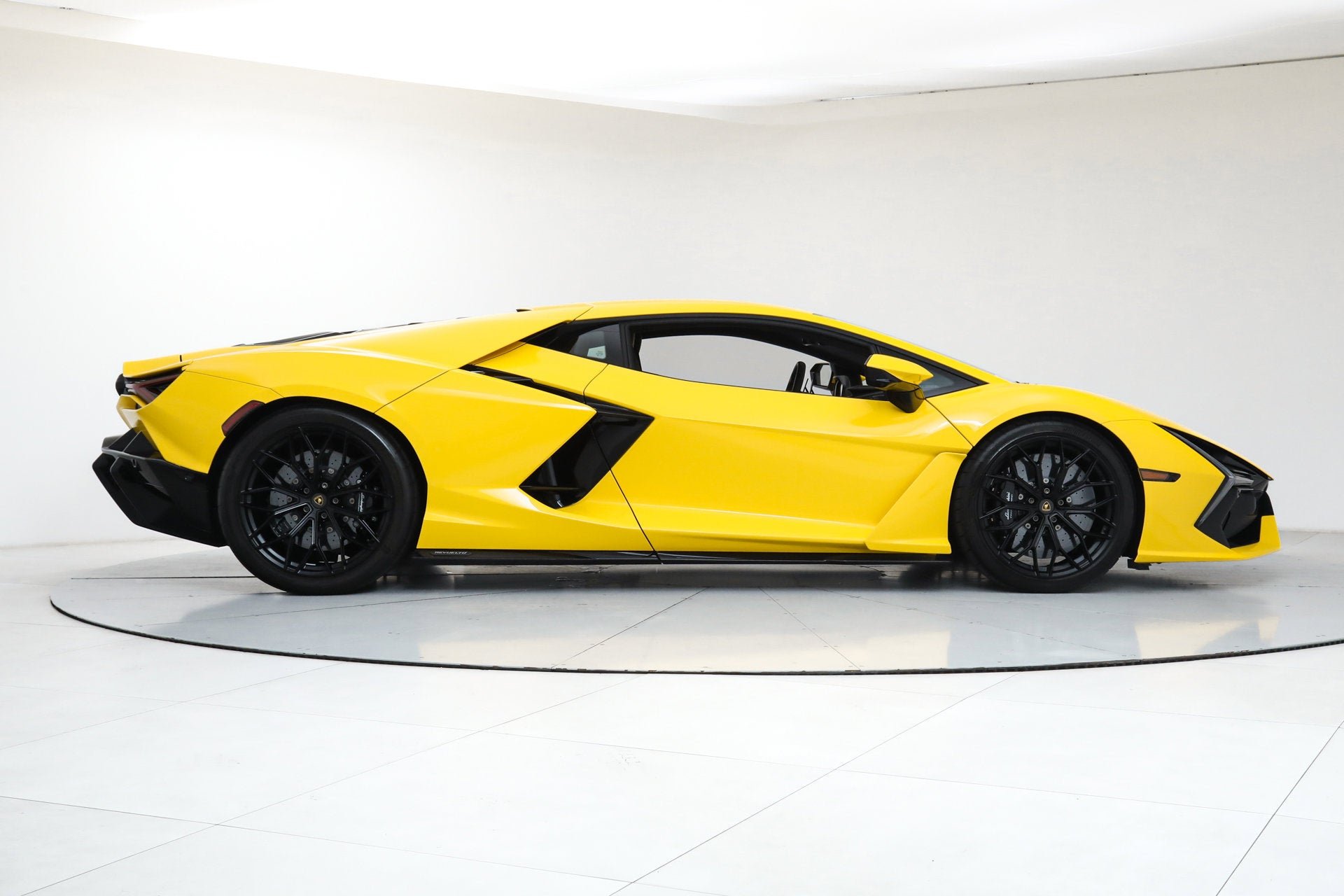 2024 Lamborghini Revuelto Base - Photo 8