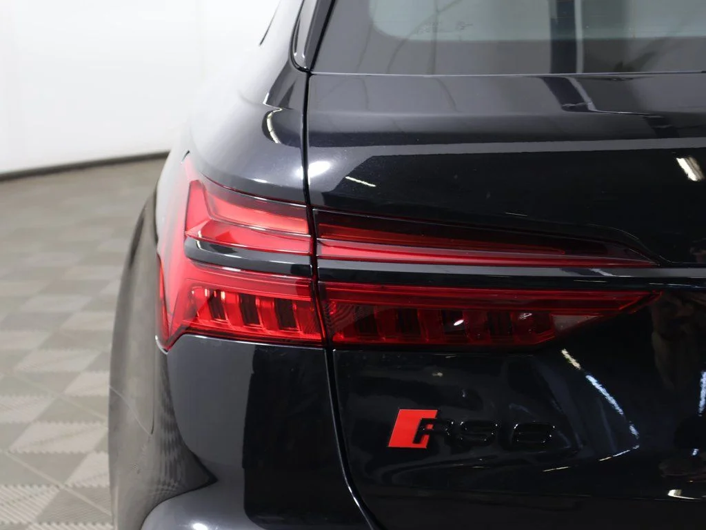 Used 2025 Mythos Black Metallic Audi 4.0T image 17