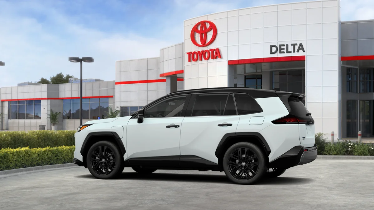 New 2026 Wind Chill Pearl with Midnight Black Metallic roof Toyota XSE image 30