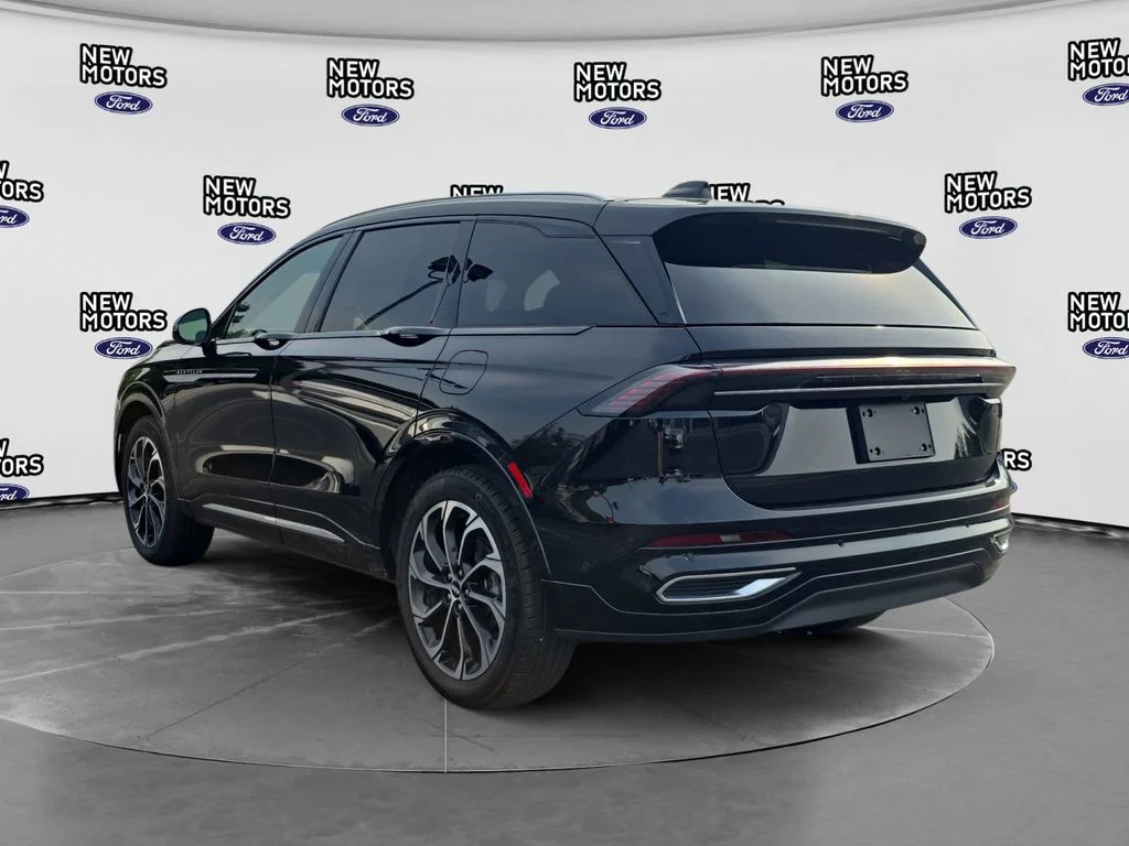 Used 2024 Black Metallic Lincoln Reserve image 2