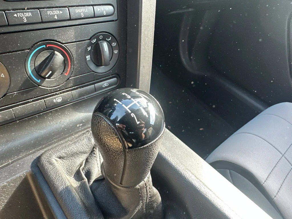 Used 2009 Gray Ford V6 image 21