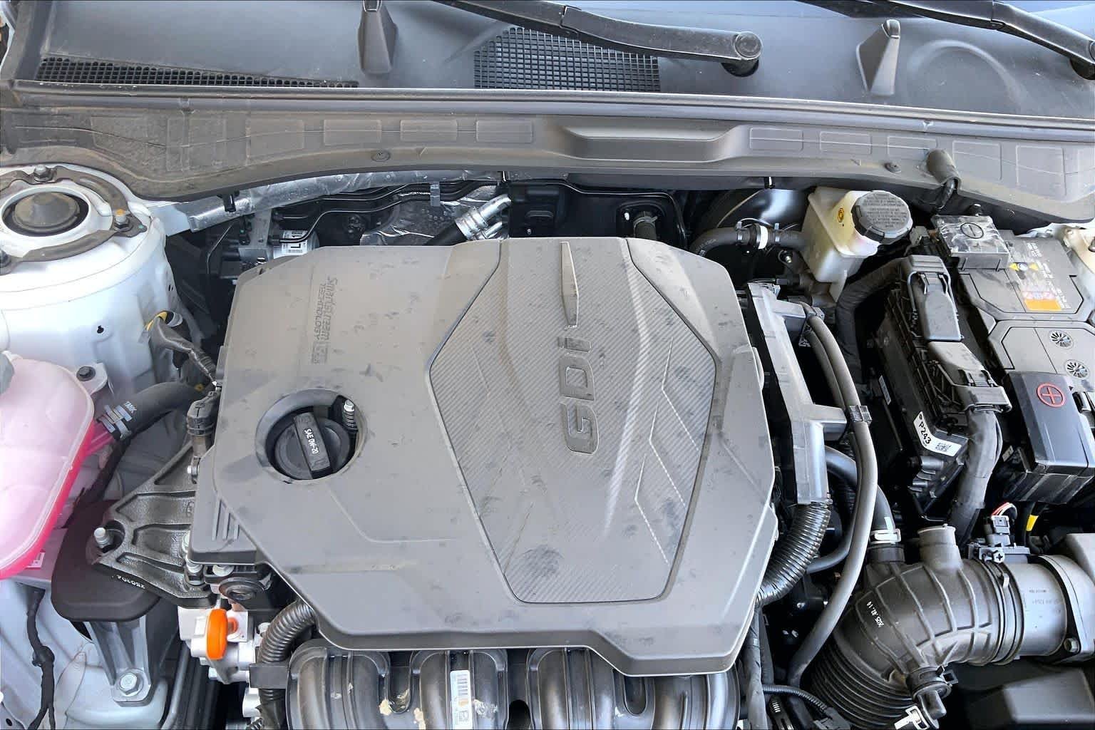 Used 2025 Serenity White Hyundai SE image 30