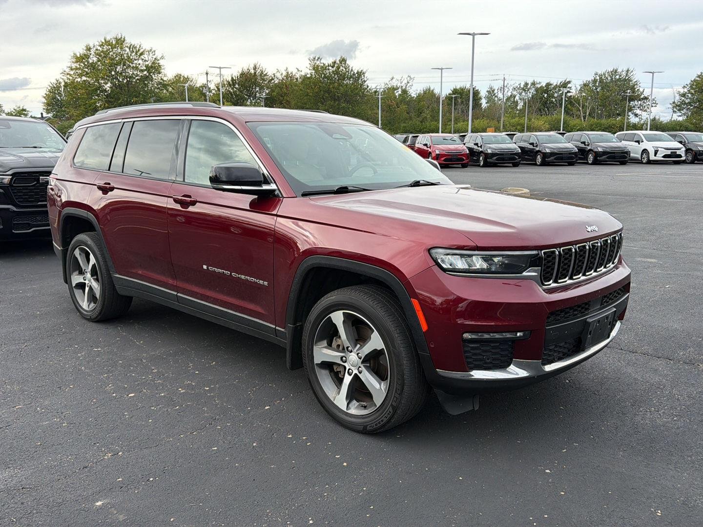Used 2023 Velvet Red Pearlcoat Jeep Limited image 7