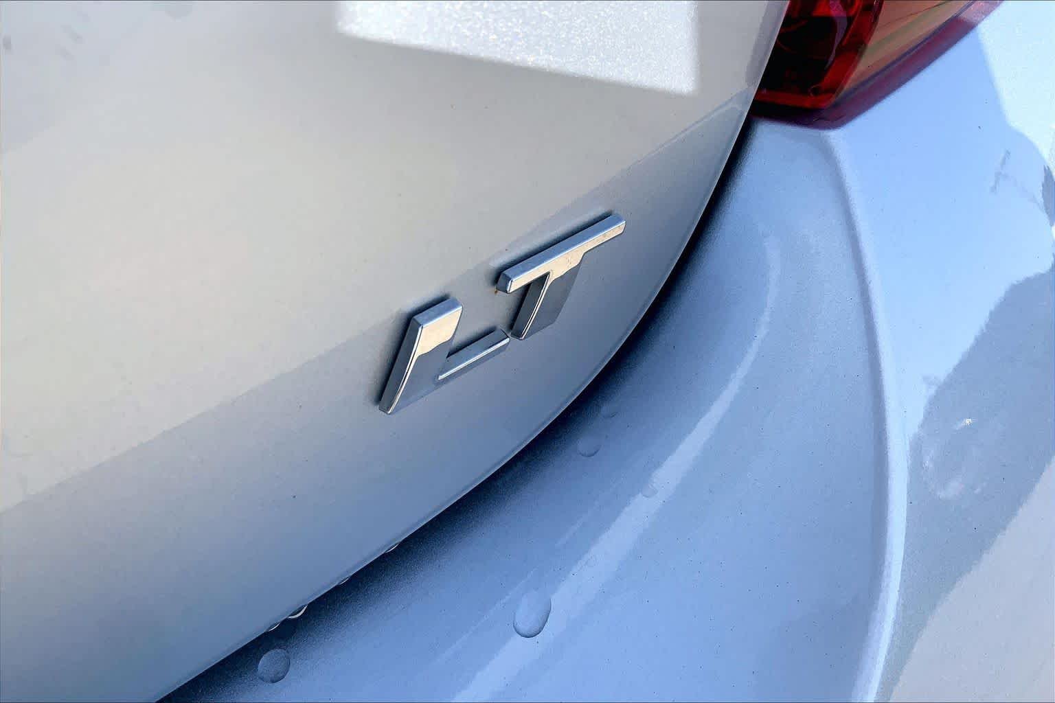 Used 2018 Arctic Blue Metallic Chevrolet LT image 10