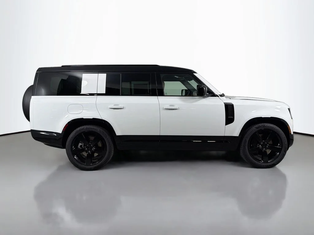 New 2026 Fuji White Land Rover X-Dynamic SE image 4