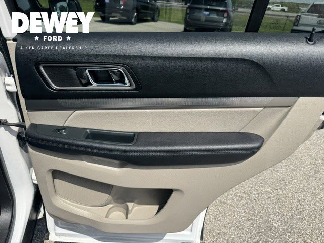 Used 2018 White Platinum Clearcoat Metallic Ford XLT image 33