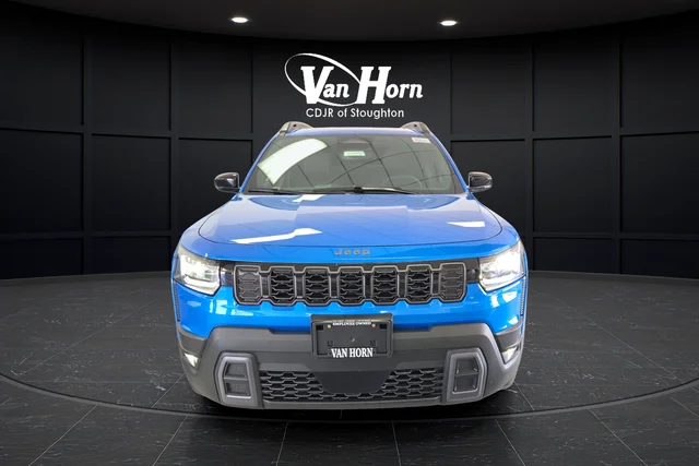 New 2026 Hydro Blue Pearl-Coat Exterior Paint Jeep Limited image 2