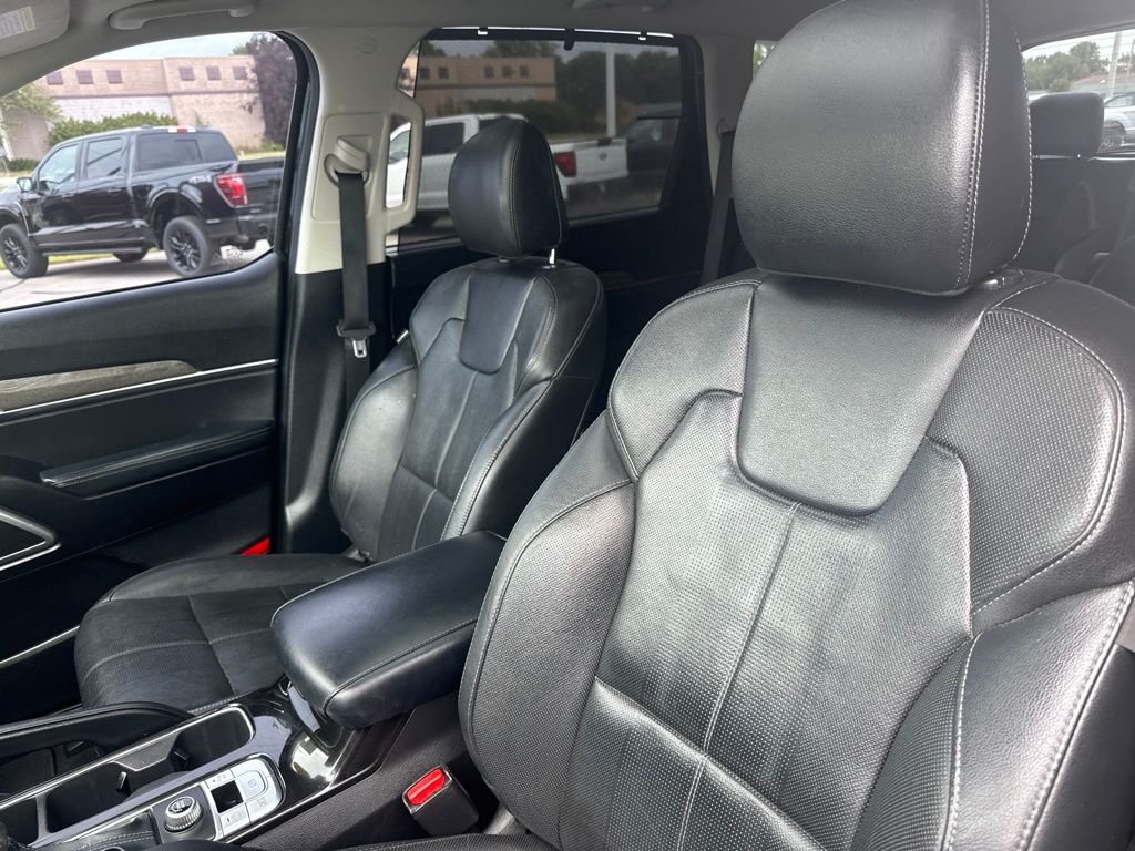 Used 2021 Ebony Black Kia EX image 3