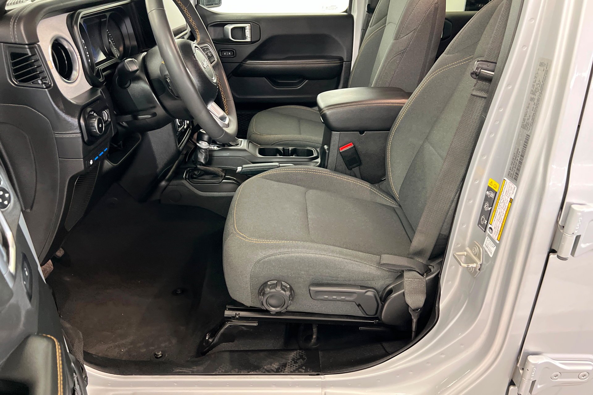 Used 2024 Silver Zynith Clearcoat Jeep Sahara image 18