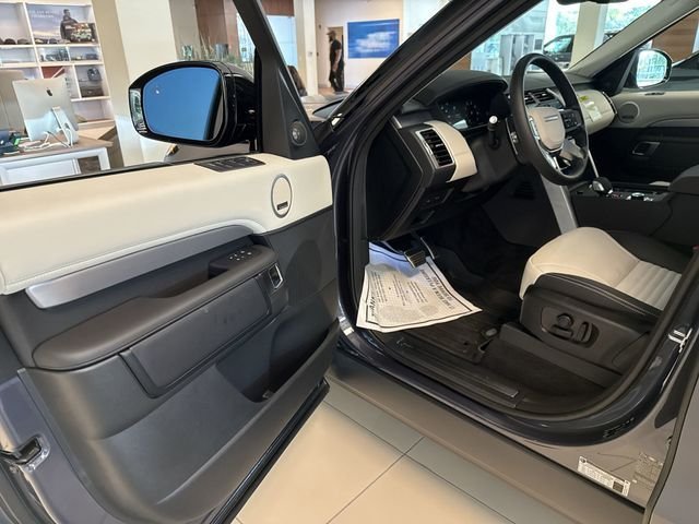 2026 Land Rover Discovery Tempest Edition - Photo 11