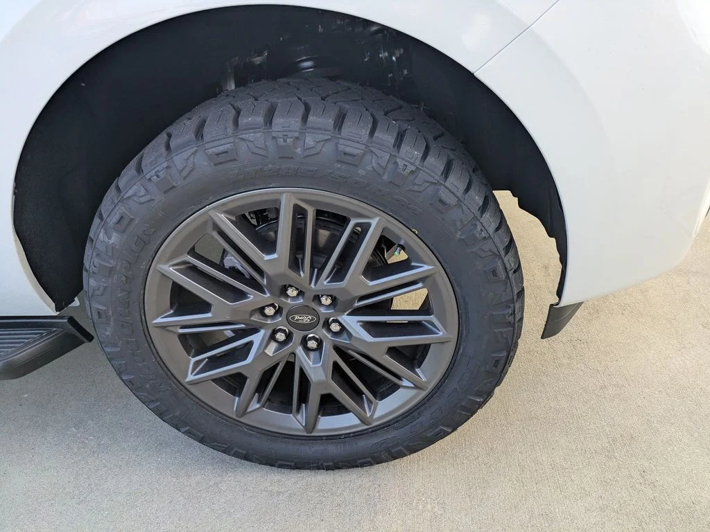 New 2026 Star White Metallic Tri-Coat Ford Platinum image 10