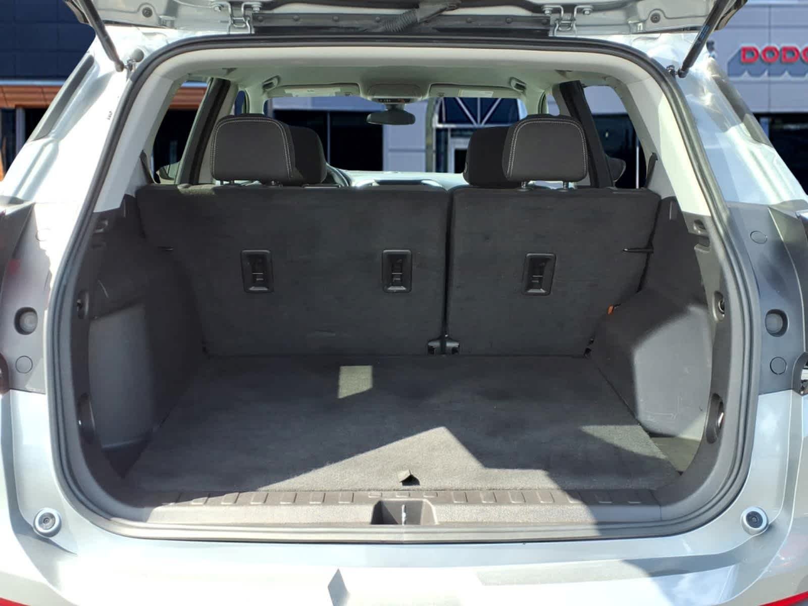 Used 2024 Sterling Metallic GMC SLE image 6
