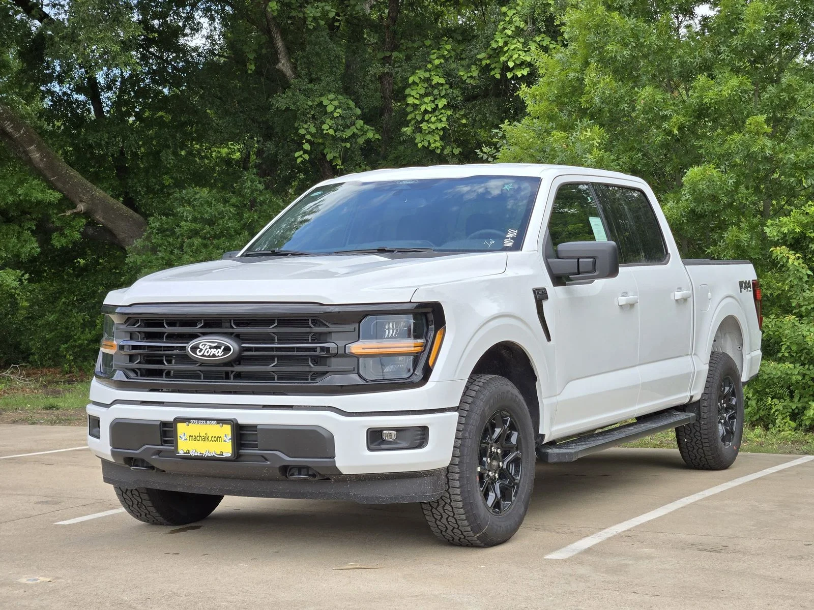 New 2026 Oxford White Ford XLT image 2