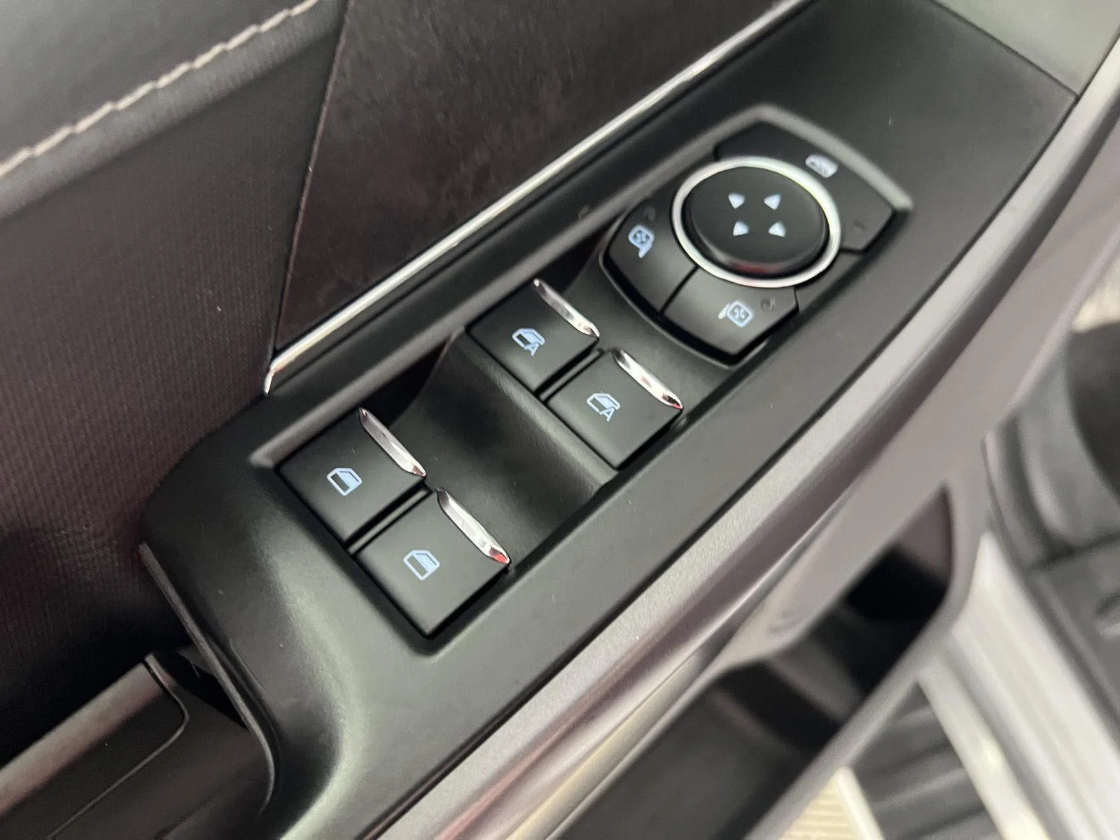 Used 2025 Silver Ford XLT image 10