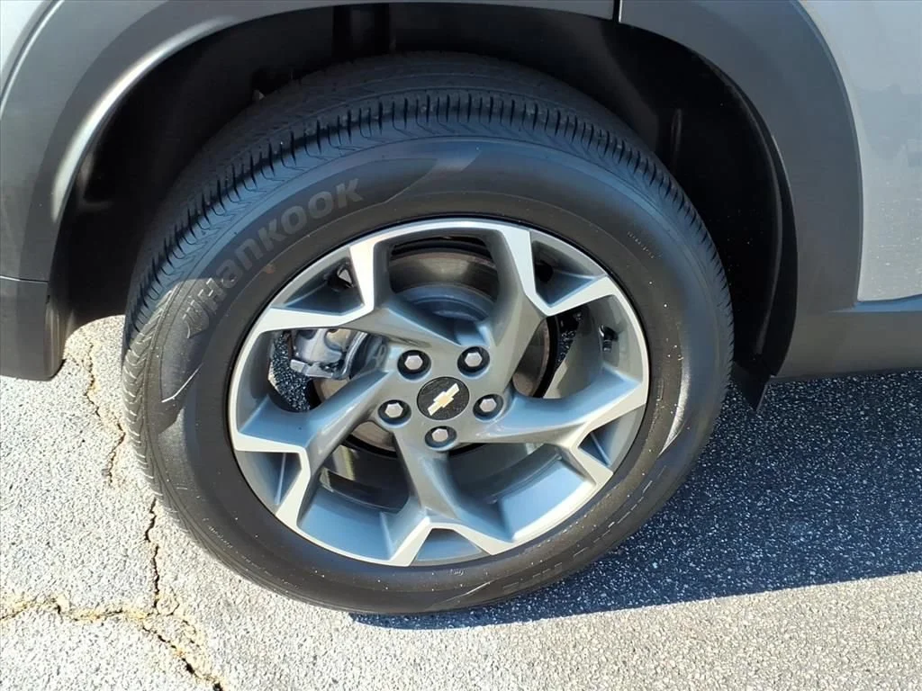 Used 2025 Sterling Gray Metallic Chevrolet LT image 19