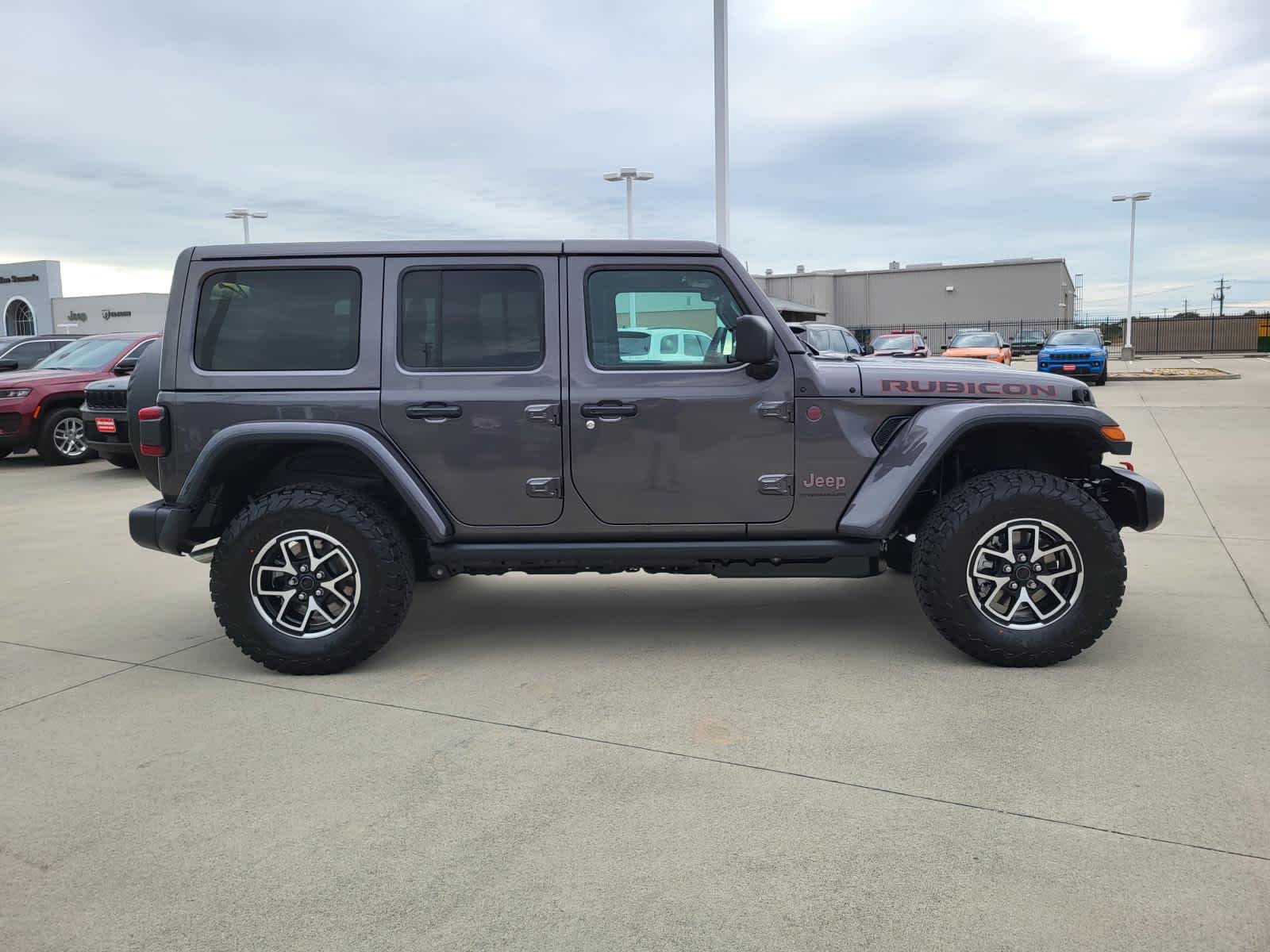 New 2026 Granite Crystal Metallic Clear-Coat Exterior Paint Jeep Rubicon image 6